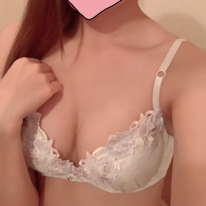 おはよ〜！

ゴールデンウィークは皆さまどうでしたか？♡
楽しめた〜？？？

最後までめちゃくちゃに楽しもうね♡♡

本日は17時からラストまでおります！

たくさん虐めたい♡

お待ちしてます♡♡