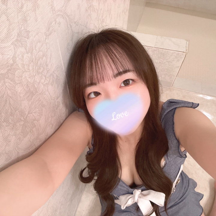 るみなです！

きょう会いに来てくれたお兄さん！
ありがとうございました🙇‍♀️

ご予約もたくさんいただいて
きょうは満枠でした✨

お兄さんたちのおかげです！！
ほんとにありがとう🫶

退勤していまは姫路に移動中だよ〜
明日から5日間がんばるね！

次は28日(日) 8:00〜13:00！
お休みあけのご予約まってます！！

るみな💫
