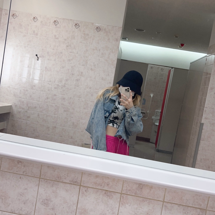 あつすぎ〜🥵💦
でもちゃんと出勤したえらすぎる✌️💖

今日は汗かいちゃうから
いっぱいイチャイチャして涼しくなろ〜？😳🫶

まだまだ待ってるよん🌺✨