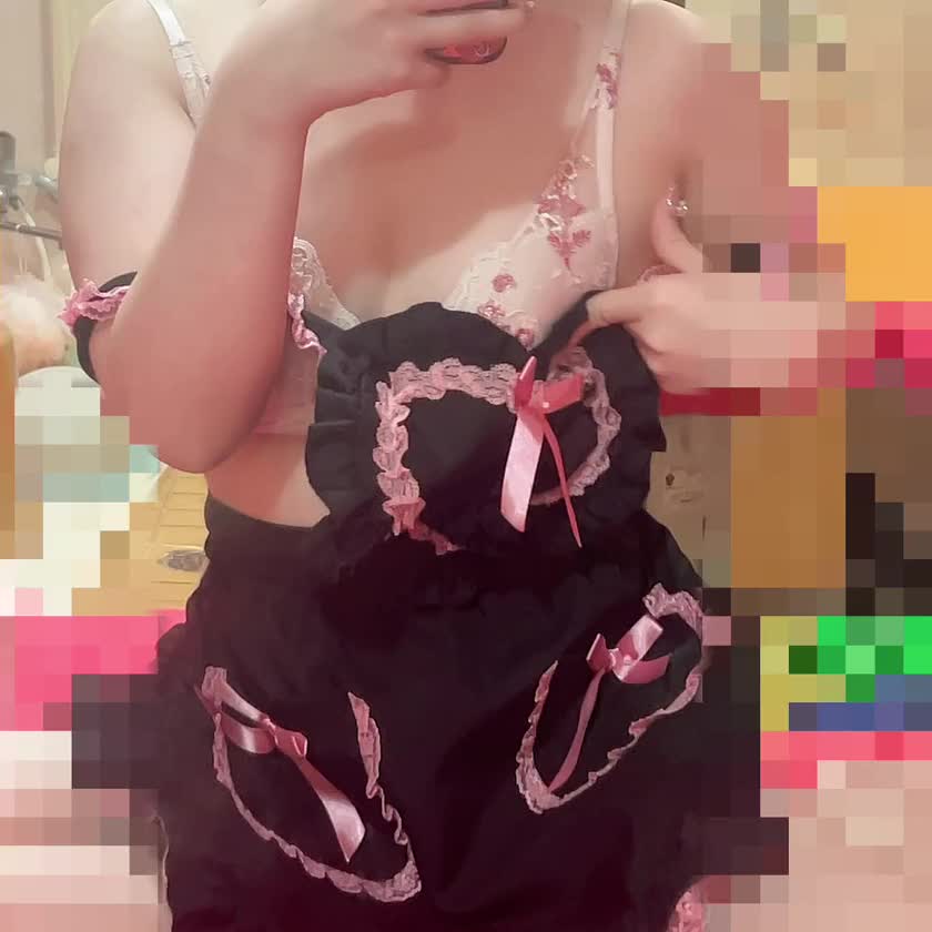 おにいさん、おかず探してるの？？

えまのこと見ながらしこしこしていいよ？えっちだね

でもいまおかずにしてるえまに実際に触れて実際にえろいことできるなんてすごくない？？？

どんなふうな想像しながらひとりでしてるのか聞かせて欲しいな

おにいさんの妄想、実現できるかもよ