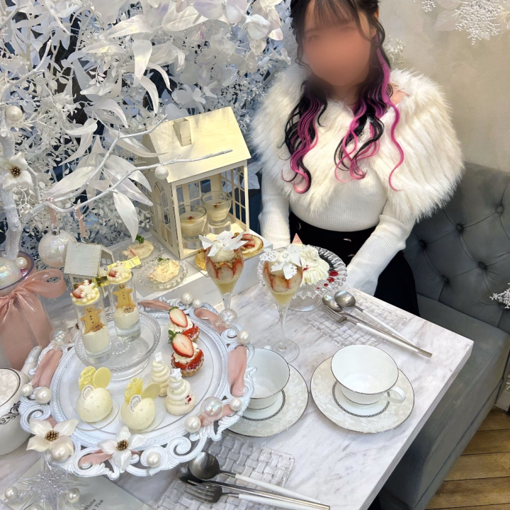 本日も会いに来てくれてなお兄様ありがとうございました꒰՞ ܸ. . ܸ՞꒱

4月スタートしました！！


一緒に今月も幸せな時間作れたら嬉しいなっ😽💭🩷


ちなみに明日は7時30分から出勤してます✊🏻


早起き頑張る(ง •̀_•́)ง


会いに来れるお兄様いたらお待ちしてます(❁ᴗ͈ˬᴗ͈)🎀