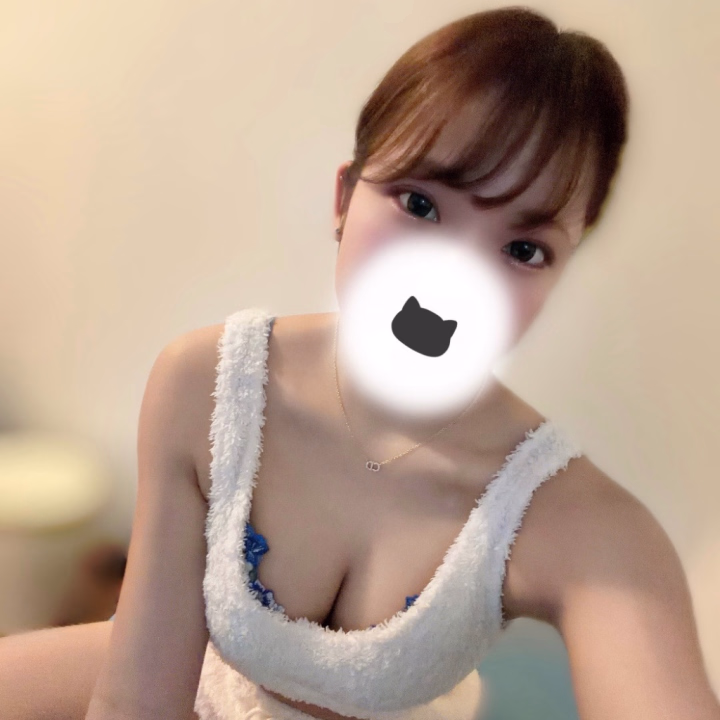 風強くて寒さが増してるけど
みうと一緒にくっついたら
すーぐあったまっちゃうよ😉
お風呂でするイチャイチャも好き😘
お話したりさわさわしあったりするの
実は好きなんです😍
みうとたーっくさんイチャイチャタイム
いっぱい過ごしてくれるお兄さんいますか?🥺