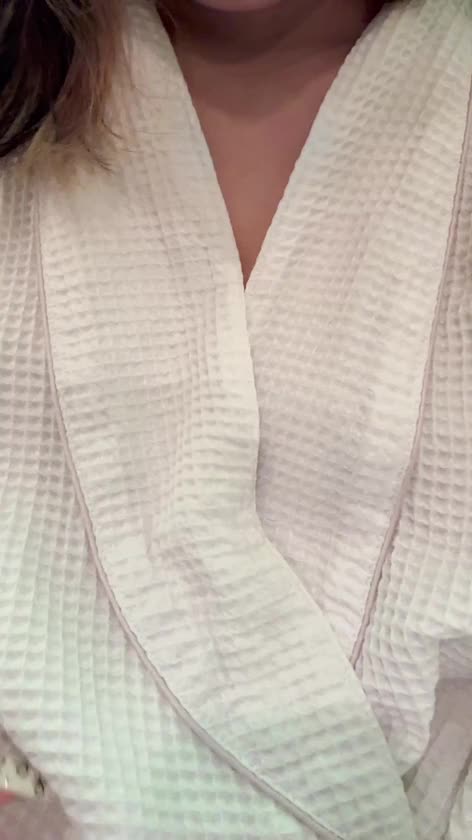 みうの弾力あるおっぱい
お兄さんに見てもらいたいの🤤

揉みごたえあるってお兄さん言ってくれるの嬉しいです🥹🩵

いっぱいもみもみされたいなあ🙄

お仕事終わりのお誘い待ってます😍
