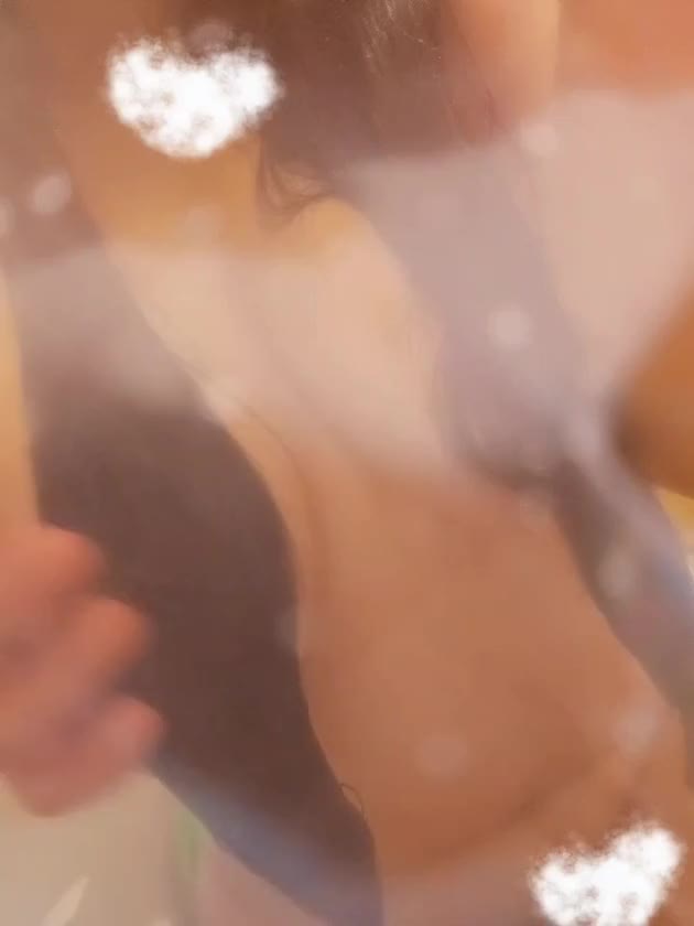 シャワー中の動画

むっちむち伝わるかな？

こんな恥ずかしい動画は

フォロワー限定なんだけど

イベントの新婚さんごっこあったから

『一緒にお風呂❤︎』とゆう事で特別に(ﾉ∀｀笑)

〜そら〜