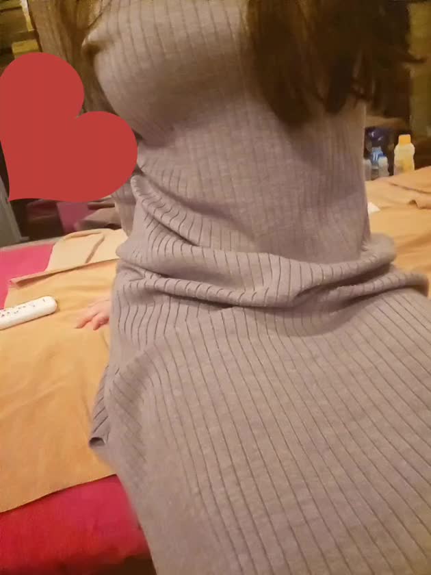 ムッチムチの太もも

チラ見せ？のえっ〇なぱんちゅ❤︎

後ろはTというのかフルというのか

分からないタイプです(*´艸`)

実物見に来てねん❤︎

〜そら〜