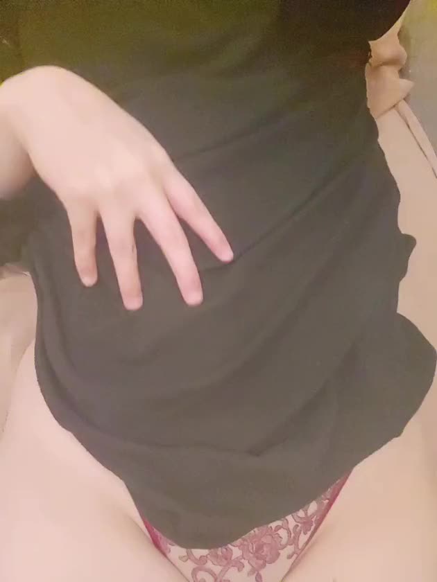 ムッチムチのお腹

触り心地抜群だよ(　-`ω-)✧

触るのもいいけどここで擦るのも...❤︎

〜そら〜