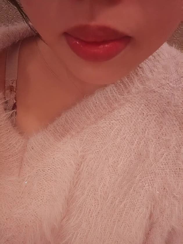 褒められるお口は...

こんな感じです(*´艸`)❤︎

ぺろぺろも好きだから

たくさんさせてね〜❤︎

上のお口と下のお口...どっちで気持ちよくなる？

〜そら〜