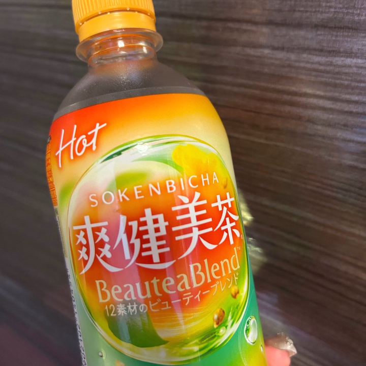 ありさです☀️

今日は朝から雨でテンションちょい下げです😞

最近暖かくなったなーって思ってたのに、また寒くなっちゃいましたね、、、

寒い日は暖かい飲み物ほしくなりますよね☺️

ありさはよく爽健美茶飲みます！
ホットもあるの嬉しい🫶

みんなも暖かくして風邪ひかないようにしてくださいね🙌

今日も出勤してます！
会いに来てくれたらありさがたーくさん暖ためますね🥰