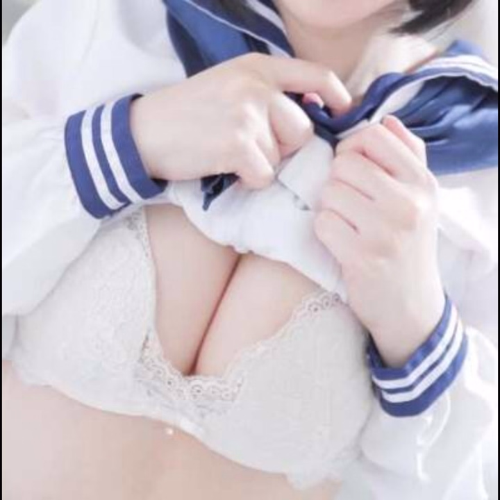 昨日3/2るるなのデビューに

ご予約下さったお兄様方、

ほんとにありがとうございました🥰


いや、、、、、るるなあまりにも

初心者すぎましたよね?🔰🙇🏻‍♀️

終始「私は頂いているお金に見合った

サービスできてるかな....💦大丈夫かな??」

って不安になってましたが、

お兄様方があまりにも優しくて

私をいっぱい影でフォローしてくれて

おかげで楽しい1日目を過ごせました‼️


ただこのままずっとお兄さんの優しさに

甘えてばかりでは成長できないと思います!

今のままでは

「愛嬌が良いだけのただのチビ巨乳」です。

もっとこのお仕事のことをお勉強して

るるなだから提供出来る

(他の子だと味わえない)、

付加価値のあるサービス!!!」を

しっかり確立していこうと

思いました(๑•̀o•́๑)۶ ✨


るるなこれからも白い巨乳で

精一杯しっかり頑張ります💪🔥

お兄さんからのスパルタ教育も大歓迎!!

ぜひまた会いに来てください(｀･ω･´)ゞ敬礼

次回は3/4出勤💕

ご予約お待ちしております❤️