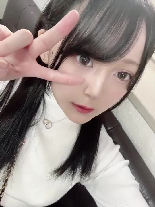 ばぶちゃんです♡♡
動くばぶぴです！
4秒以上じゃないと載せれないから、無理矢理スローにした(笑)
きゅるきゅるお目目のばぶに見つめられながらいちゃらぶしよ？💭
明日で会えちゃう♡♡
楽しみ〜！♡♡