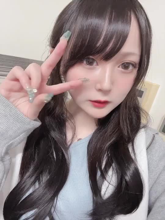 ツインテばぶち！♡♡
お兄さんはツインテールとポニーテールならどっちが好き？💭
ばぶは今エクステつけてて、結構長めだからどっちも出来るんだけど、よくするのはポニーテールかな💭
でも、お兄さんの好みの女の子になりたいから、好きな髪型教えてね♡♡