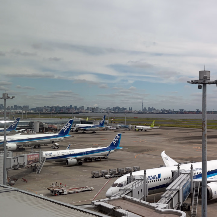 これから初めての場所へ！！
 
久しぶりに飛行機でワクワク✈️