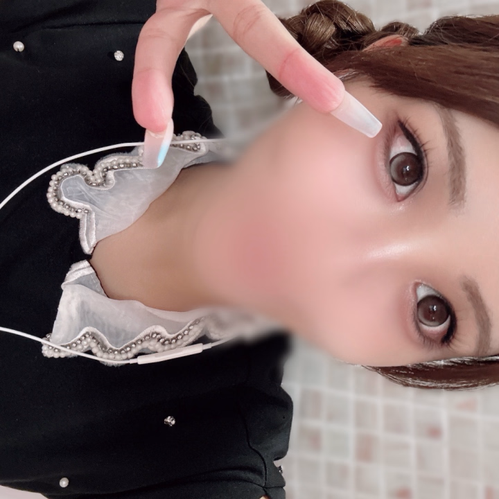 こんにちは☀️

最近梅味のグミがハマりすぎて
ずっと食べてる🫶
多分そのうち男梅見たく顔赤くなってるかも…😂

本日も15時からお待ちしてます🩷
台風も来てるけど
来てくれたら幸せな時間を
お届けします🎀