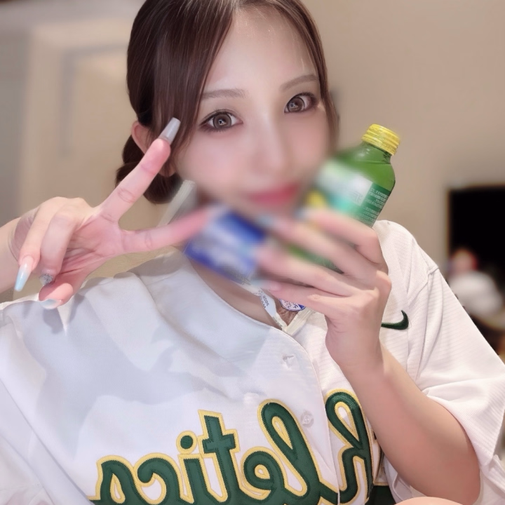 今日も会いに来てくれたお兄さんの
お陰で休憩時間以外
忙しくさせて頂いて満枠でした🥰

頂き物も写真以外にもありがとう🩷

ご飯朝から食べてなくて
休憩中にグミしか食べてなかったから
自炊も諦めて帰る途中コンビニ寄ってしまいました🥺

今日はヒメチャンネルトークしてて
会いに来てくれたお兄さんが多くて実際に会えて感動しました✨️

同じ東北で訛りも近いお兄さんがいて
地元に帰ったくらい安心感があった
お兄さんがいたり、
ぴんくのアラームの音楽が布袋のスリルだったのを爆笑してくれたお兄さんがいたり、共通点があるお兄さんと
沢山出会えて忙しかったけど
楽しい1日でした🥰

明日はお休みなので体を休めて
また明後日15時から元気に会いましょ💪