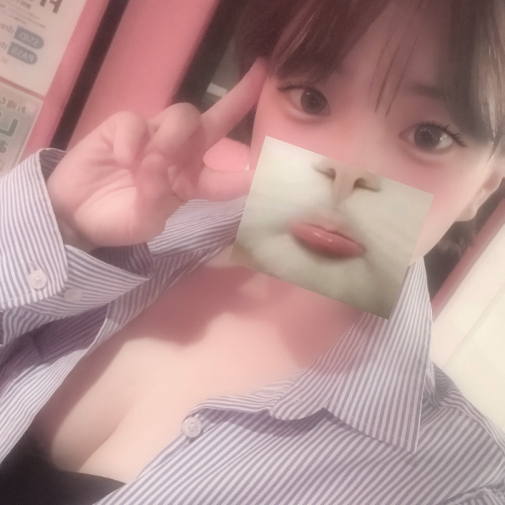 おはよう〜☀️🌥️
2日目だよ✌️もう1日の始まり！って考えたら1週間なんてあっという間なんだろうな🥺

今日も9時から24時まで出勤してるよ🙌
たくさんのお兄様に会えれば会えるほどうるは幸せだから沢山会いに来てくれたら嬉しいな💞
まだ緊張ドキドキだけど楽しみ🎶

それでは今日もお待ちしてます🌟