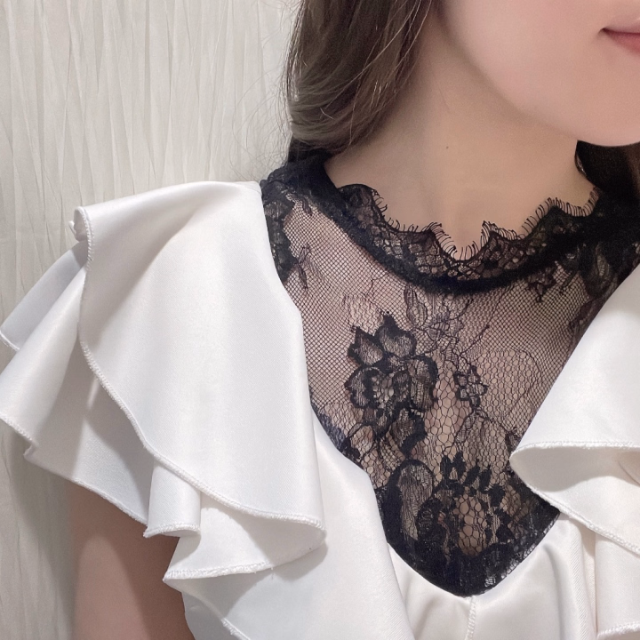 出勤しました！
今日もよろしくお願いします🤍

ちょっとじめじめしてるので
体調には気をつけてくださいね
ちょっといちゃいちゃしたくなったら会いに来てね🥰