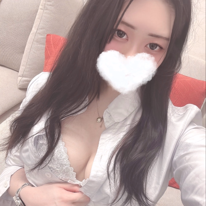 初めて会う人によく言われるのが
プレイ前は明るくて楽しくお話する子だけど
ベットに入ったら別人みたいに
えろくなるんだねって😖💗
やっぱり興奮には逆らえません///
お仕事終わりのお兄さん来る頃かな?
さなの準備ばっちし!
今日はさなと
え♥ちな時間過ごしちゃお?