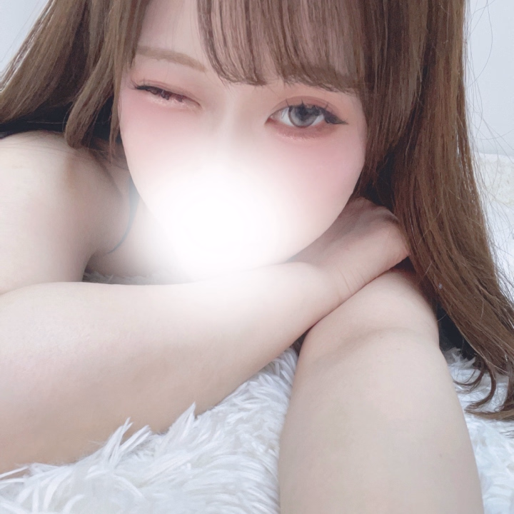 こんにちは🐰☔️

本日は2時までいます🌷


朝から雨がすごいですね🥺
お出かけの方は足元に気をつけてくださいね💦

こんなお天気ですが、もし会いに来てくれたらとっても嬉しいです☺️🤍

まったりお話したり、癒しの時間を過ごしましょう✨

雨の日だからこそ、少しでもほっとできる時間になればいいな🥰

本日もよろしくお願いします🫶💕
2時までお待ちしてます🐾☔️💗