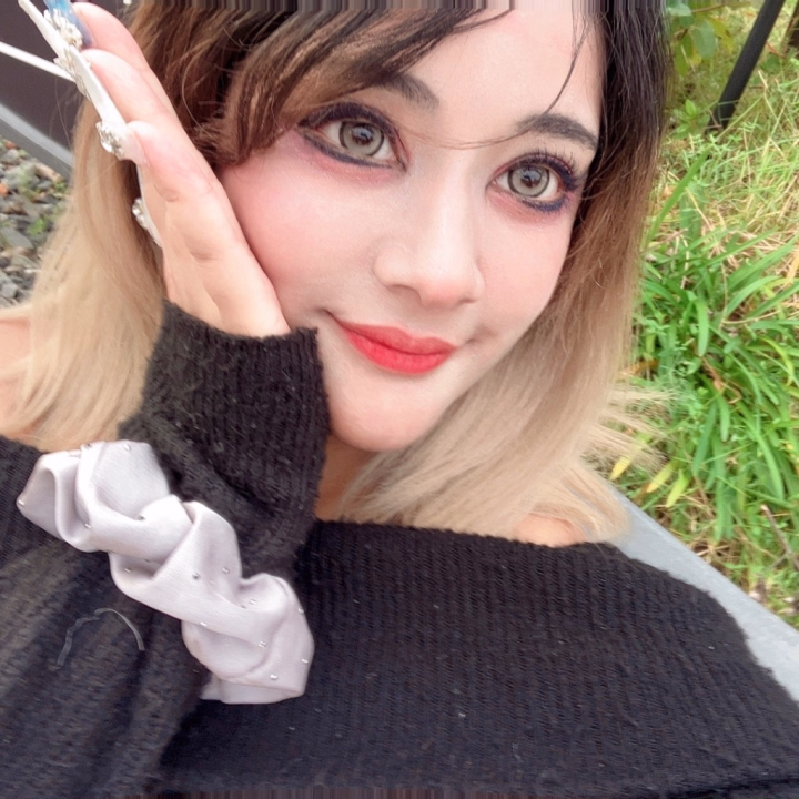 お久しぶりです🤍

今日は15:00〜24:00でいます✨

最近なかなか写メ日記あげられてなかったけど、今日からまた少しずつ頑張ろうかなって気分です🫶

お仕事終わりの方も、お休みの方も、タイミング合ったら会いに来てくれたら嬉しいです☺️

まったりお話も好きだし、いっぱいイチャイチャするのも好きなのでお任せください🤍

今日もお誘いお待ちしてます🥰