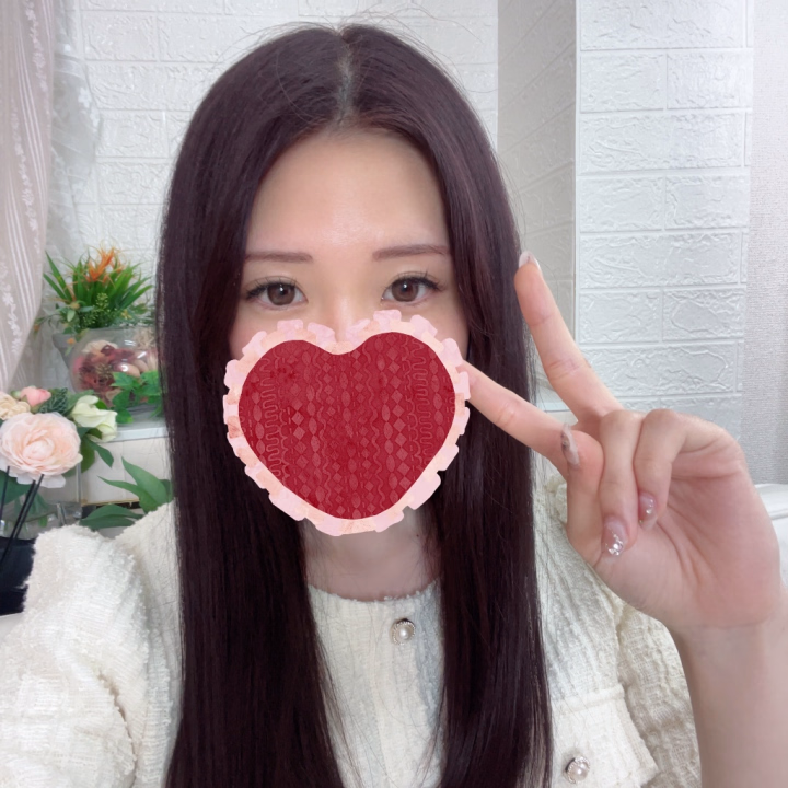 おはようございます☀️

なこです！

この後10時～16時半に出勤します！

雨なので気をつけて来てね☔️

本日もお待ちしてます🩷

昨日は会いに来てくれたお兄さん達本当にありがとうございました🙇‍♀️

お兄さん達と一緒に過ごす時間が別れ際が寂しくなるぐらい毎回楽しいです🥹
延長してくれたり、差し入れもとても嬉しかったです！！

是非またなこに会いに来てね✨️