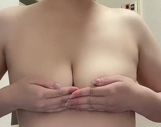私のおっ〇〇堪能して欲しいな🤭💭
柔らかいって褒めてもらえる方多くて嬉しいな💞