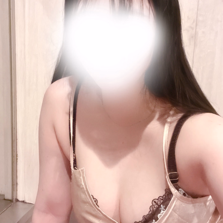 おはようございます☀️☀️☀️

今日も今日とて
24:00まで出勤してます( ᴗ̀ ̫ᴗ́ )

今日は祝日〜‼️㊗️
お誘い待ってます🍀*゜


朝イチで愛知からのおにいさんと会えて癒されました🤤♡
うどん美味しいけん食べてね😙！