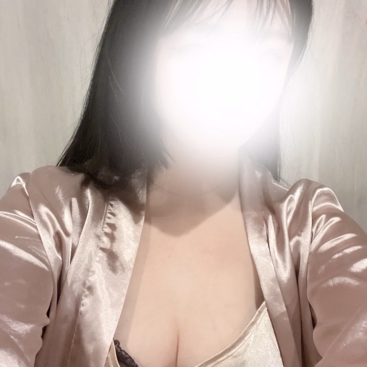 おはようございます☀️

出勤しました〜！

久しぶりの出勤です(^-^)

24:00までいるので遊びに来てね🫧🫧