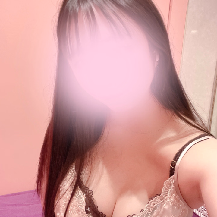 こんにちは〜！！！ᐕ)ﾉ

出勤しました😌🌟

雨降ってるから雨宿りついでに会えると嬉しいな\( 'ω')/

24:00までいるよん🍑🍑🍑