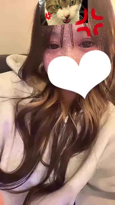 今は短くしちゃったけど、実は元々ロングだったんだよ💇🏻‍♀️✨

雰囲気ちがうからどっちが好きか教えてね？💓