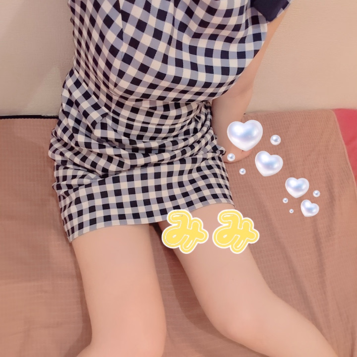 おはようございます！

みみです⭐

久しぶりの出勤になってしまいましたが、
皆さんお元気ですかー？

先月のお休みはいろいろ用事があって出勤できなかっただけなので、
普通に元気です！！笑

気が付けば６月になり、暑い日もあり…
という感じで、ほぼ夏ですね☀️

あと！！！
ぺろんちょに入店して、
今日でちょうど１年です(⁠•⁠ө⁠•⁠)⁠♡

もう１年？！と思うくらいあっという間ですが、
１年続けられたのは仲良くしていただけるお兄さんのおかげです♪

本当にありがとうございます🐱

これからも仲良くしていただけたらと思いますので、
よろしくお願いします！！！！

今日も本指名様が予約してくださってるみたいなので、
お会いできるのを楽しみにしています꒰⁠⑅⁠ᵕ⁠༚⁠ᵕ⁠꒱⁠˖⁠♡

ではでは、今日は15時までお待ちしております☆


🍀次回出勤予定日🍀
７日（日）オープン〜15時


いつもヒメチャンネルのいいねとフォローありがとう🐶