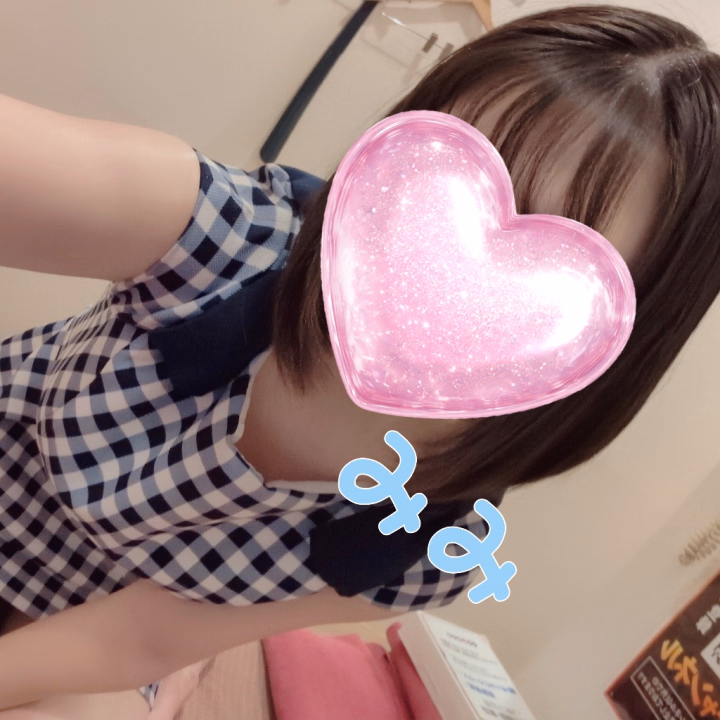 おはようございます！

みみです🍮

前回と前々回は女の子の日が来てしまったので、
お休みさせていただきました(⁠´⁠；⁠ω⁠；⁠｀⁠)

予約してくださった本指名様や予約しようとしてくださったお兄さんには本当に申し訳ないです😔

「もっと出勤してほしい」という声もいただきますが、
普段は正社員で週５日勤務なので、
ぺろんちょに出勤できるのはどうしても仕事が休みの日のみになってしまいます(⁠╯⁠︵⁠╰⁠,⁠)

でも、特に用事がなければお休み返上でぺろんちょに出勤しているので、
ご了承いただけたら幸いです🥹

女の子の日が終わったばかりなので、
今日はお手柔らかにお願いしたいですが、
金曜日の出勤は１ヶ月以上ぶりなのと今月の出勤は今日が最後なので、
遊びに来ていただけたら嬉しいです♪

てかてか、気が付けば２月も明日で終わりますね(⁠・⁠o⁠・⁠)

今日と明日も悔いなく楽しく過ごせますように！！

インフルエンザがまだ流行っているみたいなので、
体調には気を付けてくださいね😌

それでは、16時までお待ちしております☆

🍀次回出勤予定日🍀
３月１日（日）オープン〜16時