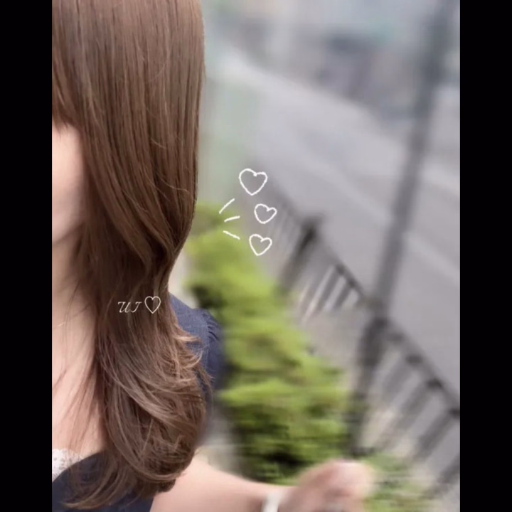 おはよう！ういです♡


お久しぶりの日記更新~📨⭐️
もう6月！はやいねえ- ̫ -


5月は、たくさんのお誘いをいただき
ありがとうございました🥹✨✨
ういに会いに来てくれる、
優しい優しいお兄さんたちのおかげで
有難いことに、
出勤の時は忙しくさせてもらって
なんと、、
初ランキング入りしました❕❕( ; ; )


本当にありがとうございます🥺🥺‎💞


4月までは本職がメインで、
全くティークに入れなかったから
5月に出勤を増やした時は不安だったけど、
たくさんのお兄さんが会いに来てくれて
本当に嬉しくて幸せでした( ；ᵕ； )


これからもういと仲良くしてくれたら
とっても嬉しいです- ̗̀ 🤝🏻 ̖́-


次の出勤は、
6/10、16時~翌2時です🪄


久々の出勤なので、
たくさんのお誘い待ってます♡


あと、写真みて気づいたかな？
ちょっと髪色明るくしたよ~🌟👩🏼
見に来てね|ω･)ｷﾃﾈ！