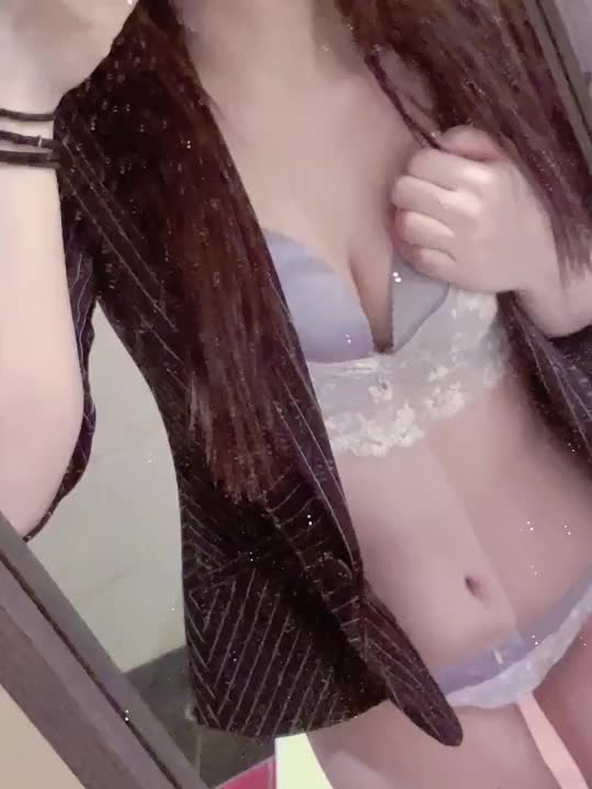 本日、退勤しました(*^^*)

今日、会いに来てくれた本指名様、初めましてのお兄様
ありがとうございました✨💗
お兄様と気持ちよくなれて
幸せ❀.(*´ω`*)❀.
ありがとうございました(⋆ᴗ͈ˬᴗ͈)”

明日から９時からお店に居てます🍀*゜

えちえちな事して、一緒に気持ちよくなろうねっ❣️

また明日(o・・o)/~
おやすみ(*´³`*) ㄘゅ💕

このみ🐶🎀