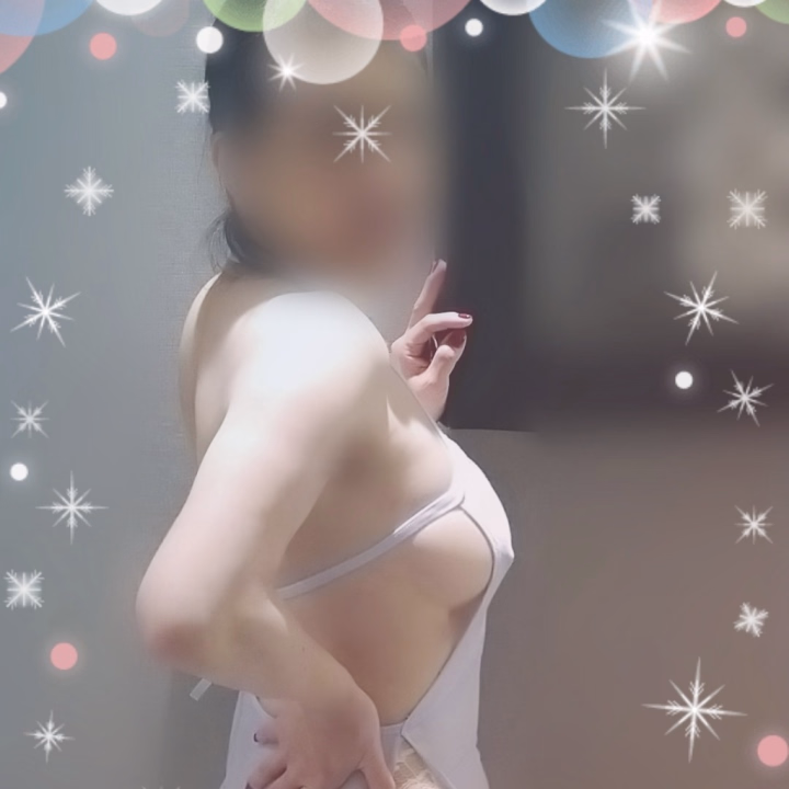 おはようございます☀️

昨日今日と少し涼しめ。
ちょっと寒いくらい💦
半袖ワンピに衣替えしたはいいが、まだ早かったかな？🙄

本日も宜しくお願いします🙇🏻‍♀️
お誘いお待ちしてますね🥰

19時からのご予約様♡ありがとうございます🙇🏻‍♀️
楽しみにしてますね😃