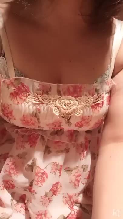 かすみのおっぱい揉んで下さい❤️ペロペロもして欲しいな❤️　　　18時までお待ちしてまーす❤️