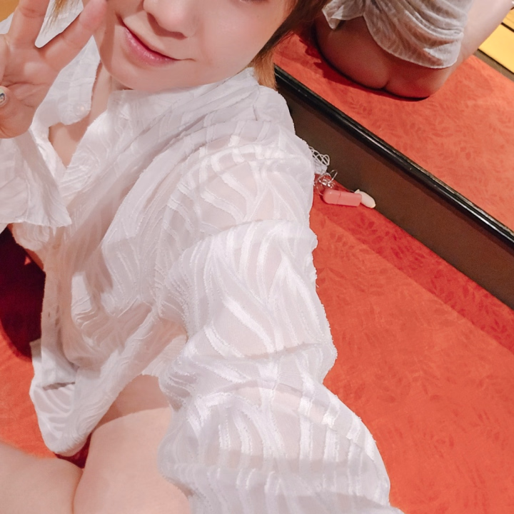ななです！！
元気に出勤♥️

肌寒いですので
ﾌﾞﾙﾌﾞﾙﾌﾞﾙ((*´д｀*)) ｻﾑｩｩｩ･･･
汗かくぐらいハッスルしましょ♥️

どんなえっちなことする？

優しく焦らされながら？
(´ ˘ `♡)ｴﾍ♥️