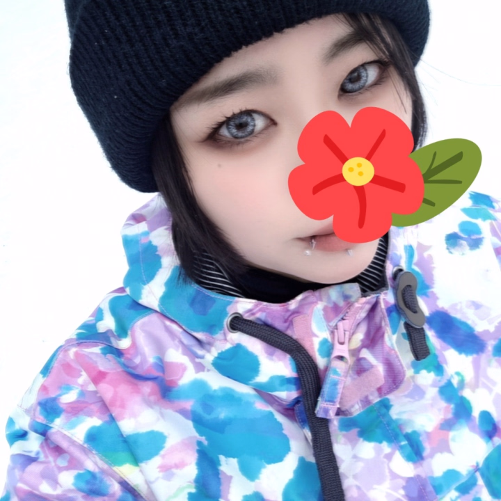 今日も出勤してるわ。
静かに、でもちゃんとここにいる。

会いたい理由がある人だけ、来なさい。
時間はいつも通り。
私の気分が変わる前にね。