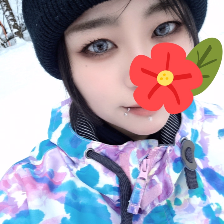 今日は17:00〜0:00まで出勤よ。
なんとなく落ち着いてるけど、
ふとした拍子に気分が変わる夜。

優しくなるか、少し意地悪になるかは運次第。
選ばれるのは、来た子だけ。