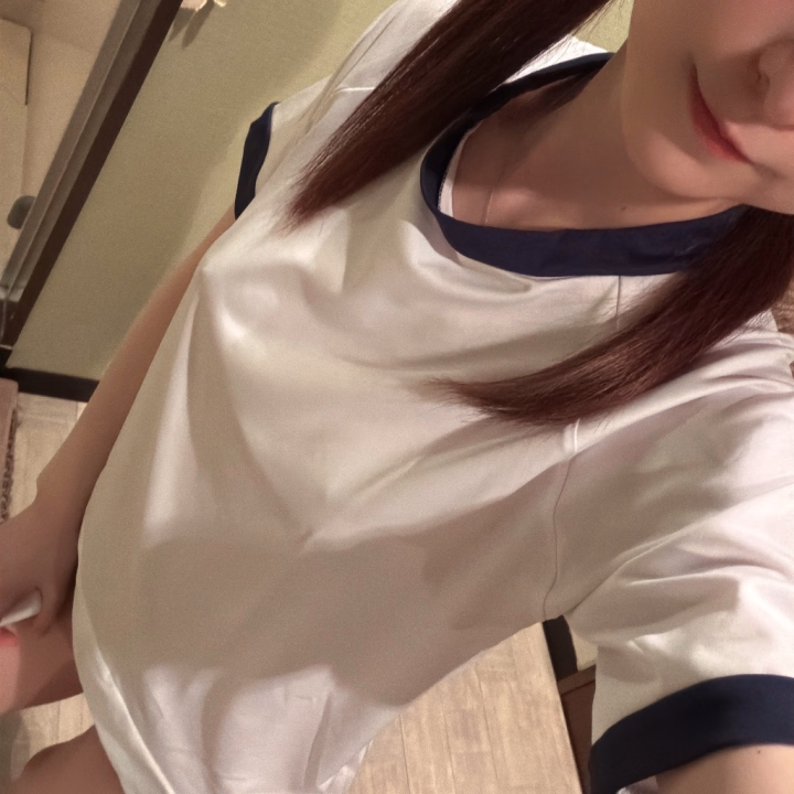 こんにちは☀️

今日女の子の日になり1週間ほどお休みをいただきます❣️

来週明けには出勤できると思うのでぜひ遊んでください😊

（仲良しさんリクエストのノーブラブルマにツインテール🙈）