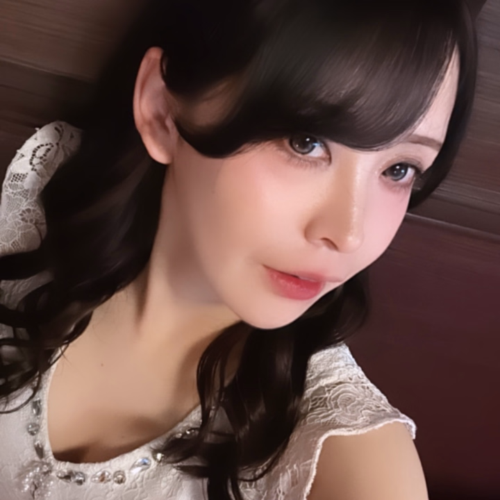 おはようございます🌞えれんです❣️

今日は元気に７時から１９時までお店にいます😉
6月の出勤も今日入れて残り2日となりました…🥲

今日仲良しお兄さんたち予約入れてくれてありがとうございます💫雨なんか吹き飛ばしちゃうくらい楽しもうね♡

まだ時間帯によっては🈳ありますのでお誘いまだまだお待ちしております😘