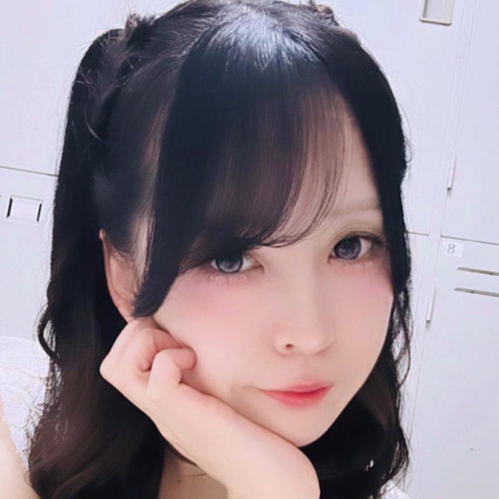 ✨今日のえれんのヘアメ✨

ヘアメイクさんがいつも可愛くしてくれてます😉

次回出勤13日7-24です❣️お誘いお待ちしております💫