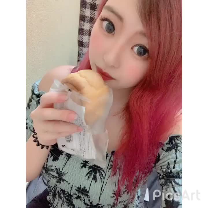 もぐもぐと食べる第2巻😉久しぶりシュークリーム食べた！
