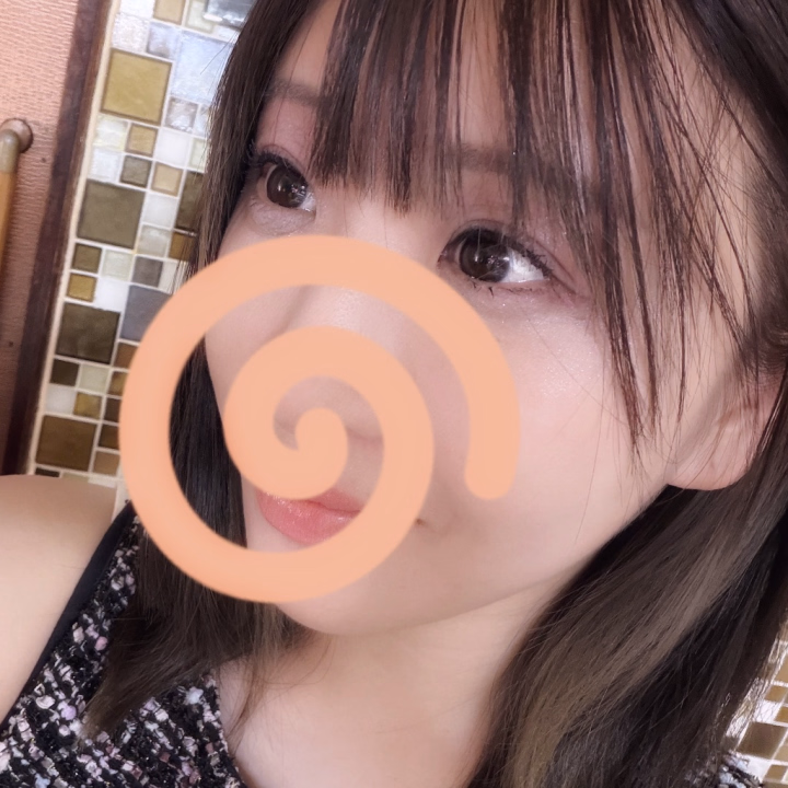 こんばんは☺️

先日は丸1日仲良しさんdayで
忙しくさせて頂きありがとうございました❤️

推し活の方も一緒にクジ引いたり
楽しかった〜✨
今回もた〜っくさん！ありがとう🎀

久しぶりにお会いできた方も
元気な姿見ることできて嬉しかった〜‪🫶
久しぶりでお互い最初緊張してたのには
ちょっとおかしかった(*´艸`)

いつも定期的に会いに来てくれる
方々もありがとうでした( > <。)ෆ˚*

「米子気をつけて行ってきてね！」
「頑張ってね！」
「待ってるよー！」って

優しい言葉たくさんかけてもらえて
パワーチャージ🔥
できたので頑張れそう💪 ̖́-

お天気がちょっと心配ですが
あちらで5日間頑張りますね(ง •̀_•́)ง

ちょこちょこ米子での様子も
上げるので見てくれたら嬉しいな♥️

あと！！笑
おにぎりの写真で、50パーセント増量してる写真を仲良しさんとの会話で
「塩おにぎり」が50周年だから50%増量してるみたい〜なんて言っちゃったけど
普通に色んな商品が50%増量してるんですね😳笑

すんごいイベント👏
期間中食べ過ぎ注意⚠️ですね🤣

おやすみ♡