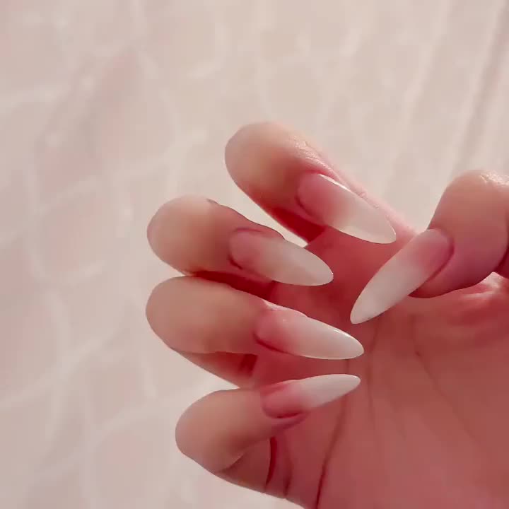変えたよーん✌🏻💕
チョーだシンプルだけど上品で大人ぽくてかわいいんだあ🥰✨💖

初めての動画投稿が爪てwwwwww
しんどい、顔のせーやってね😜💦💖
