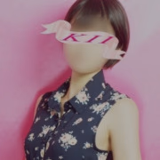 きぃ