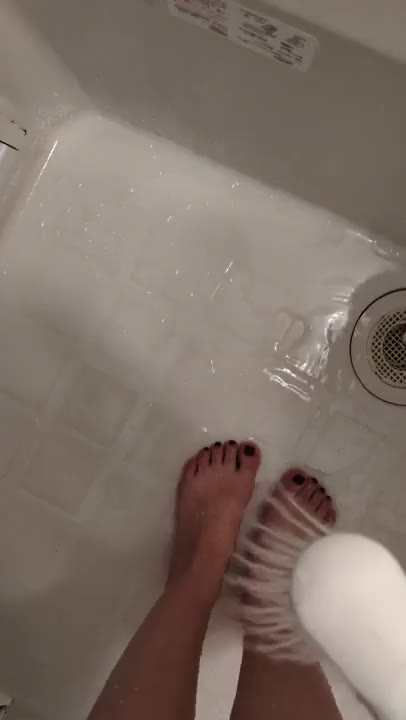 ｼｬﾜｰ🚿足だけ?😆笑
