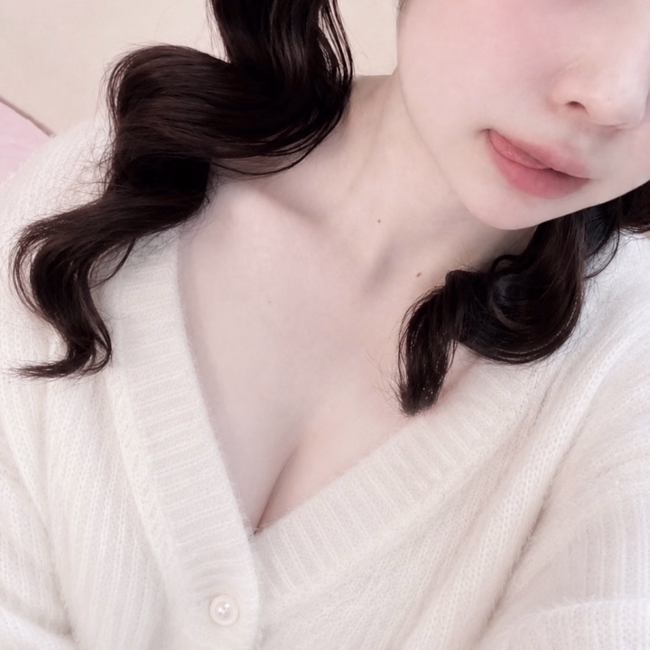 久しぶりの五反田❣️14-24で出勤してます🎀🩷

そしてなんと…❣️
明日も14時から出勤になりました🥰
いつもよりちょっぴり早く会えちゃうよ〜🎶

15日〜18日までお店でイベント開催中🐶🩷
もちろんゆあいも参加してます💕

今回のイベント衣装がね……実はいつもより可愛くなってるの🫣💓

昨日もたくさん可愛い〜！って言ってもらえて嬉しかったなぁ…💭

今日はゆあいの大好きなピンクの衣装だよ🎀💕
ぜひ見に来てねっ🥰