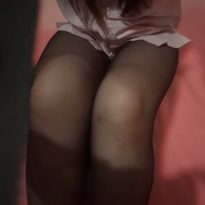 全然え◯ちに撮れなかった🥲
黒タイツなんて履くこと最近はなくて、え◯ちくて嬉しかった😽

まだまだお問い合わせお待ちしてますね♩ 
明日で最終日🥲

のどか