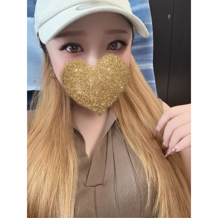 🌸ただいま♡華金はみひなと過ごそ？🌸
・
・
・
おはようございます☀️

今日からみひな復活ですっ⸜🙌🏻⸝💕

1週間お休みをいただいて、たくさんリフレッシュしてきました🥰✨

お休み中もお問い合わせしてくれたお兄様ありがとう♡
会えるの楽しみにしてたよ🤭🤍

本日は予定通り
16時～24時まで出勤です💖

そして今回は18日まで出勤予定なので、
たくさん会いに来てくれたら嬉しいな☺️💕

今日は華金🌸

お仕事終わりに癒されたいお兄様、
みひなとまったりイチャイチャしませんか？🥺💓

空き枠はお店にお問い合わせお願いします☎️✨

素敵な1日になりますように🍀*゜

今日もお誘い待ってます♡♡♡