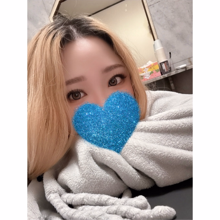 💌 会いたいなら予約してねっ？♡ 💌
・
・
・
おはようございます☀️

昨日はたくさんのお誘いありがとうございましたっ♡
久しぶりの仲良し様にも会えてとっても嬉しかったよ🥰

楽しい時間は本当にあっという間だね🤭🤍
いつもみひなを見つけてくれてありがとう♡

さてっ！

今日も予定通り
16時～24時まで出勤です⸜🙌🏻⸝

今日は女の子が多そうなので、
みひなに会いたいお兄様は事前予約がおすすめです💕

「後で連絡しよう〜」と思ってたら
お部屋がなくなっちゃうかも…🥺💦

会いたいなって思ってくれてるお兄様は
ぜひお早めにお問い合わせくださいねっ♡

今日もたくさんイチャイチャできたら嬉しいな🤭🤍

お兄様に会えるのを楽しみにしてます🥰

今日も素敵な1日になりますように✨️

お誘い待ってます♡⸜🙌🏻⸝💕